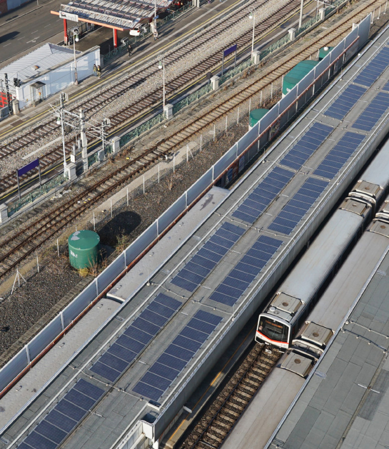 Solarmodule liefern Strom für U-Bahnstation